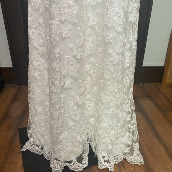 Ivory wedding gown. One of a Kind!! - Picture 3 of 7